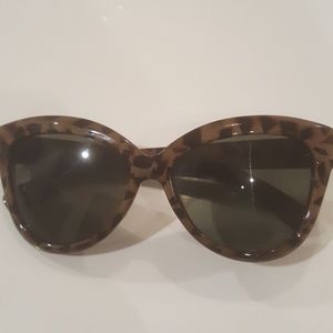 Simply vera wang sunglasses